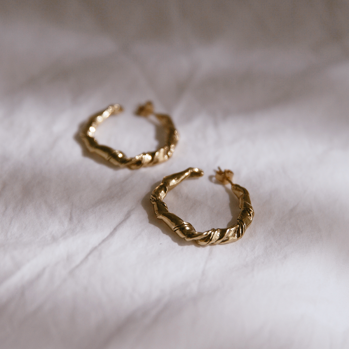 Swirl hoops gold-plated