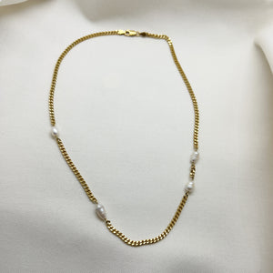Rice pearl necklace